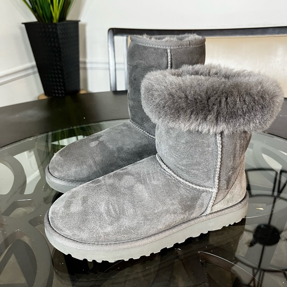 UGG Classic Mini Bailey Button II Grey Women’s Sz 8